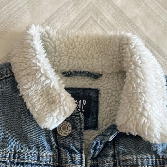 Gap Boys Sherpa Lined ‘Rock & Roll’ Denim Jacket - Picture 2 of 7